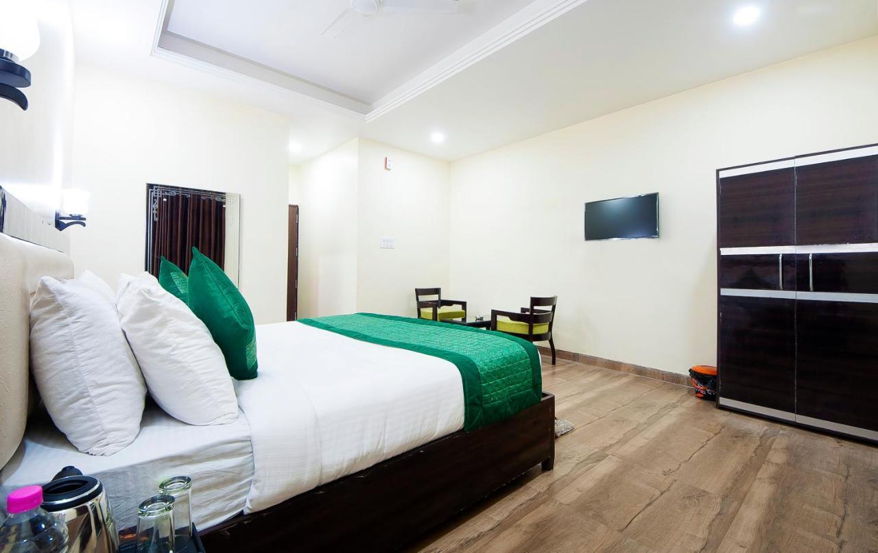 The Alpino Hotel New Delhi Eksteriør billede