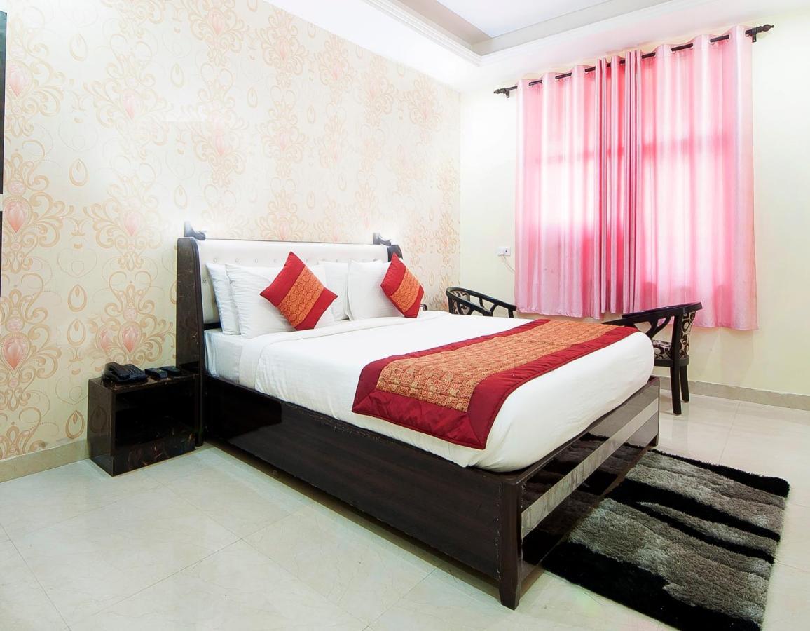 The Alpino Hotel New Delhi Eksteriør billede