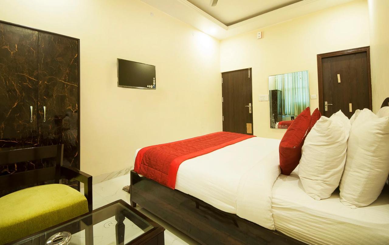 The Alpino Hotel New Delhi Eksteriør billede