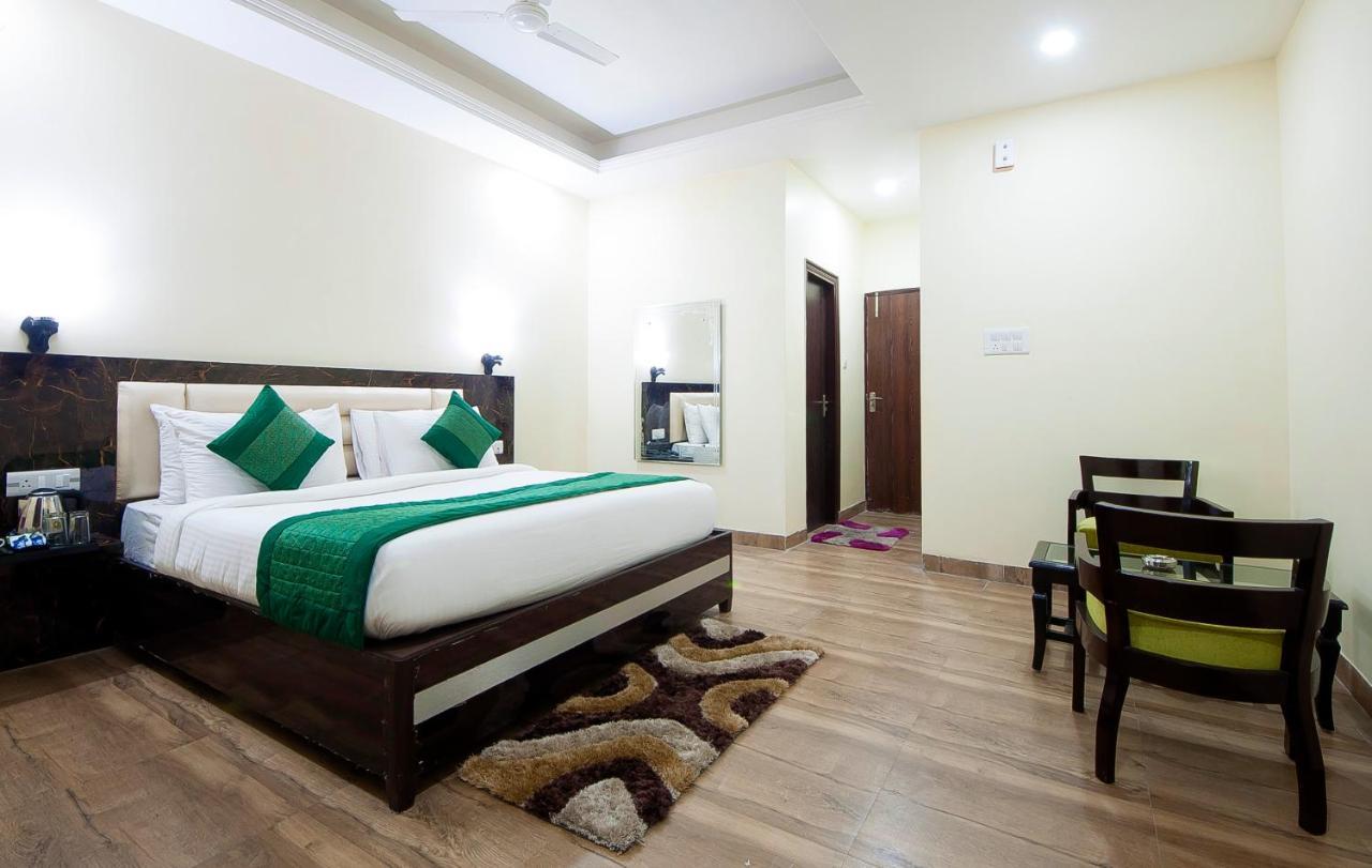 The Alpino Hotel New Delhi Eksteriør billede