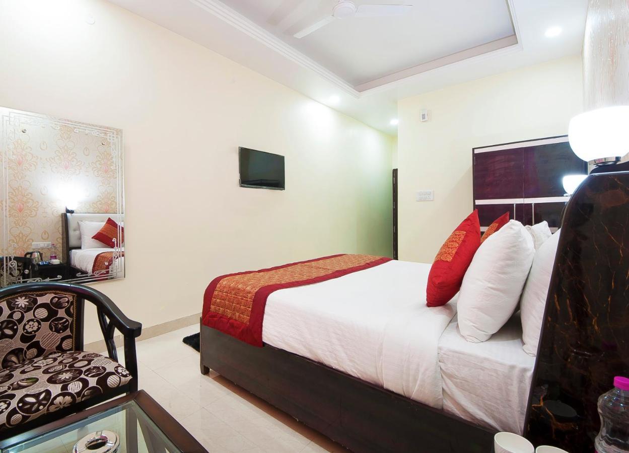The Alpino Hotel New Delhi Eksteriør billede