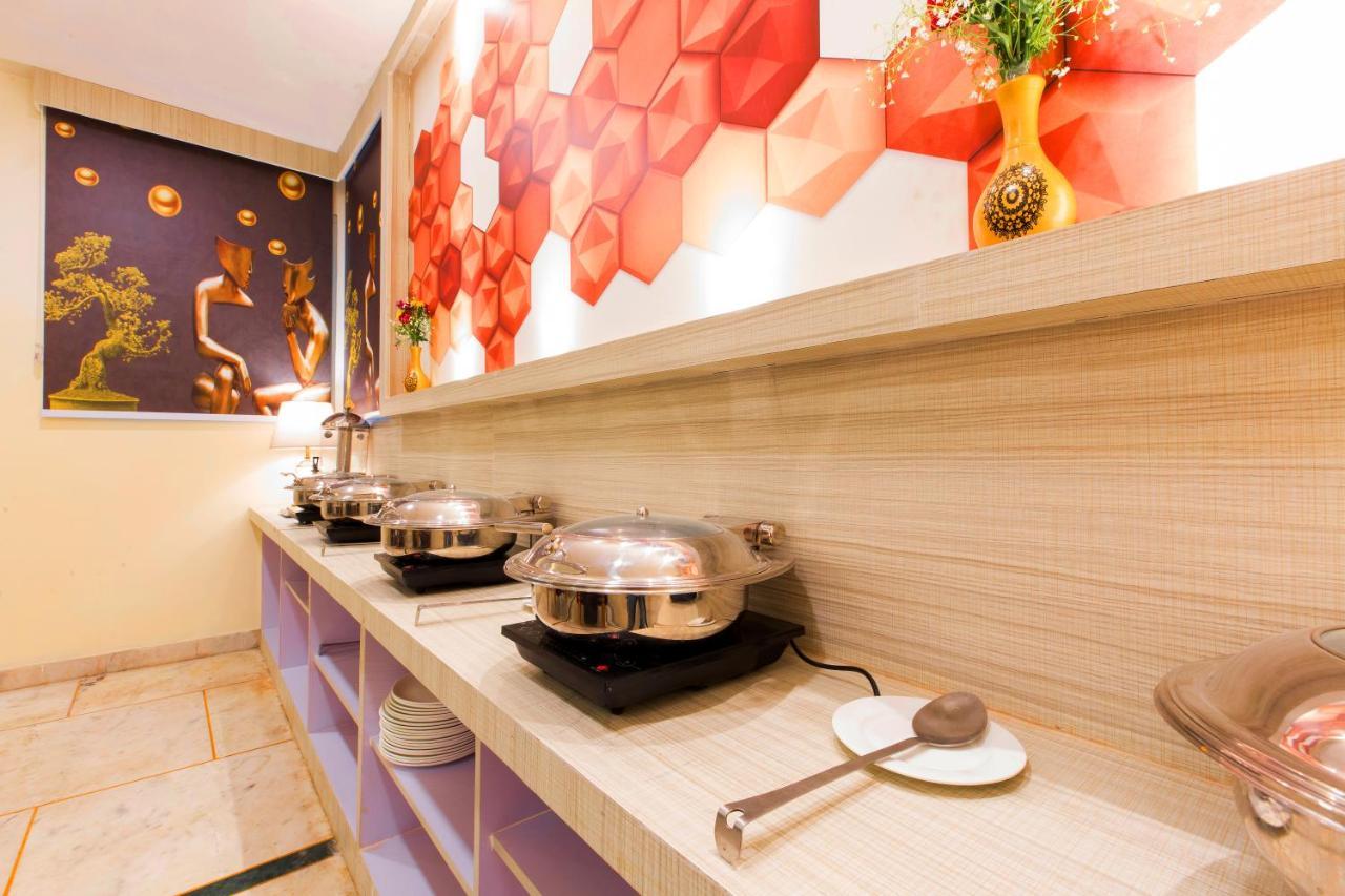 The Alpino Hotel New Delhi Eksteriør billede