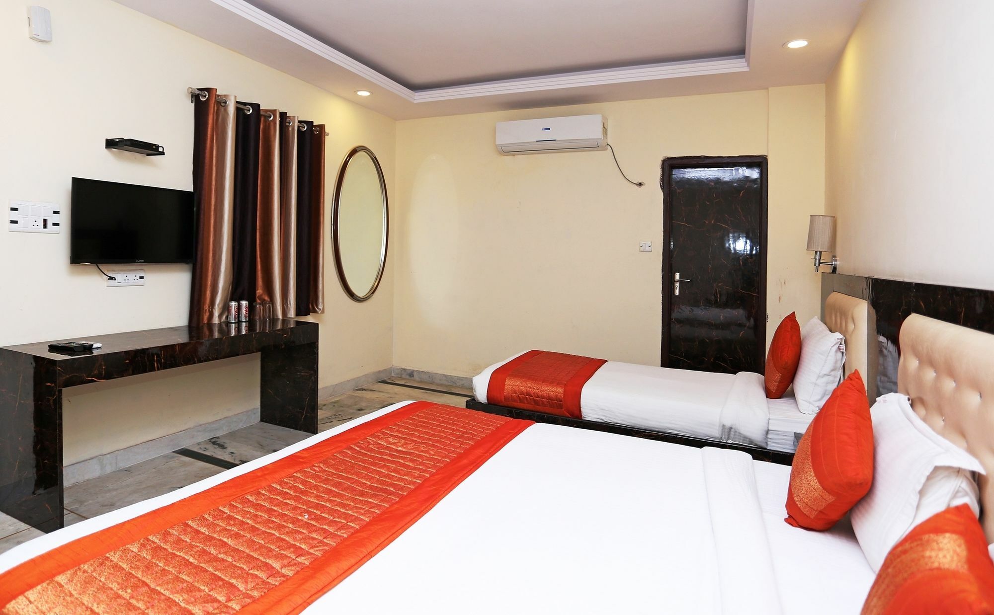 The Alpino Hotel New Delhi Eksteriør billede