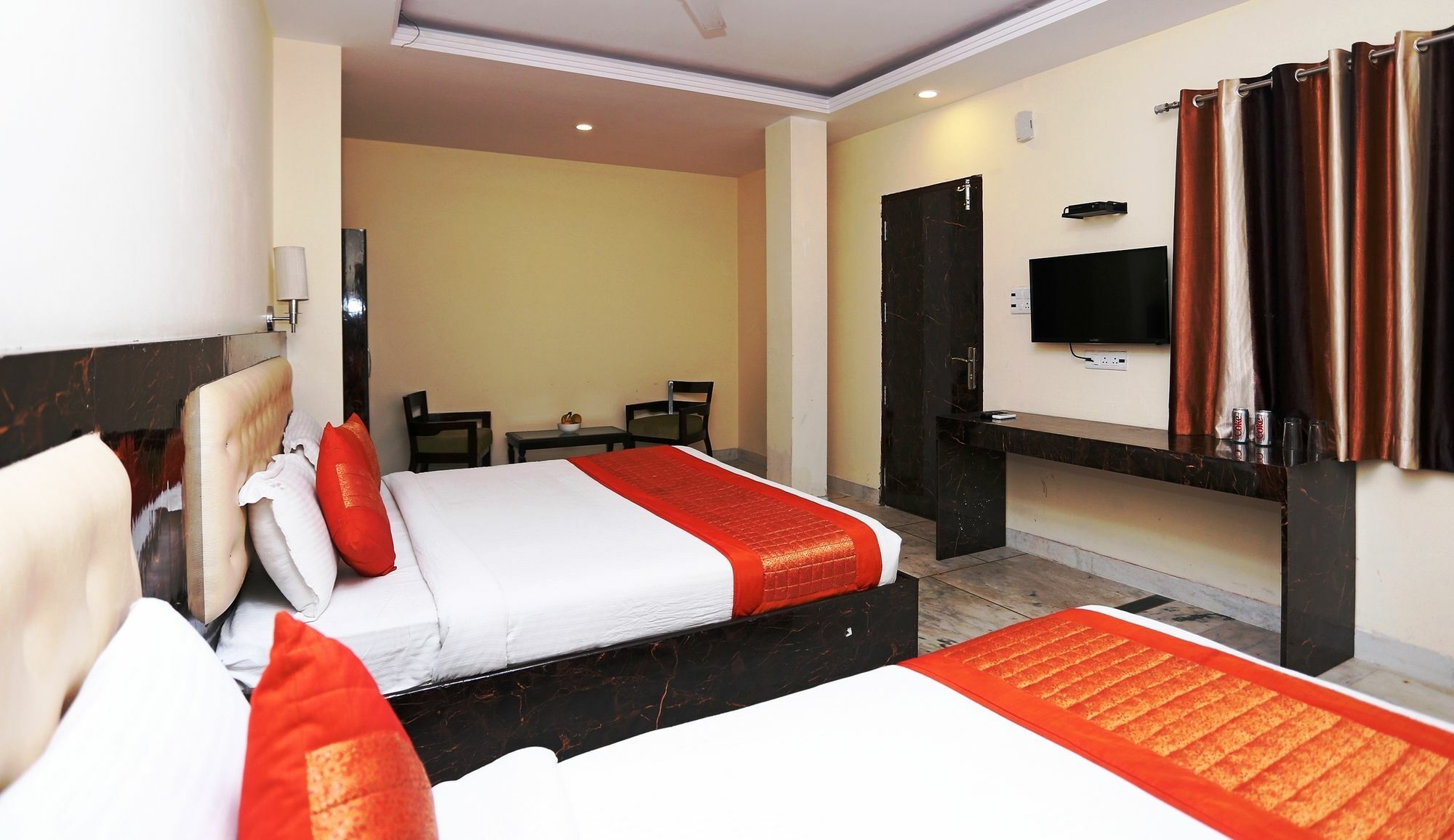 The Alpino Hotel New Delhi Eksteriør billede